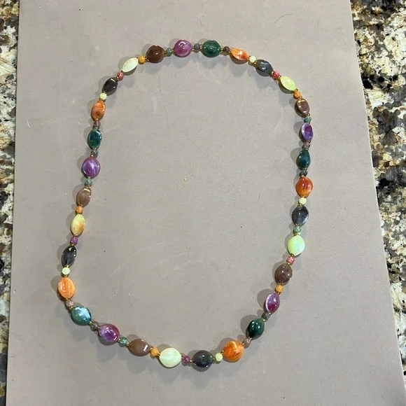 Vintage wooden beaded necklaces and plastic beaded necklace - Picture 3 of 7